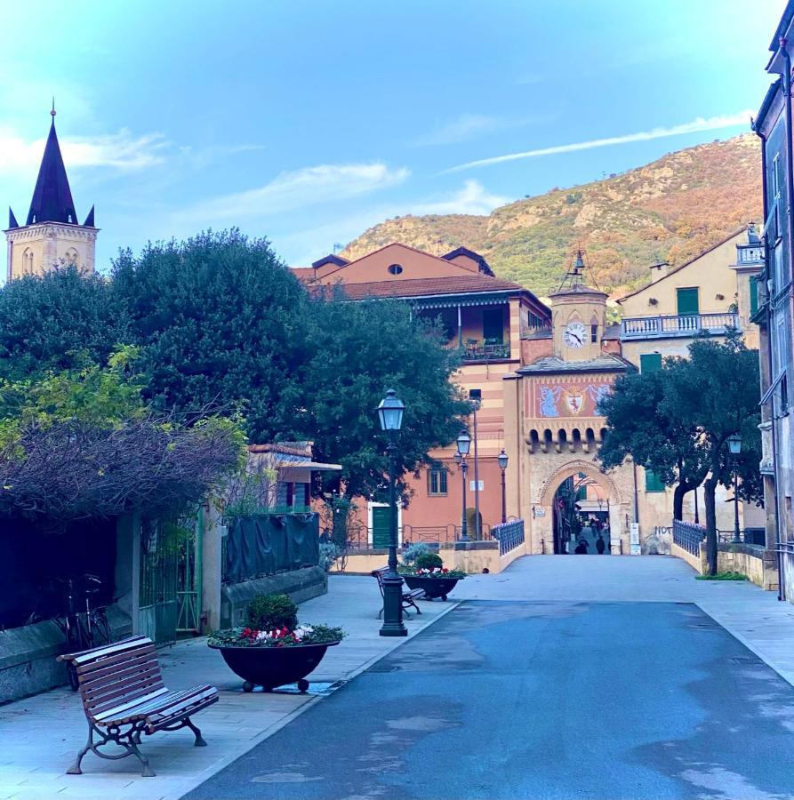 Vivi La Mia Liguria - Casa D'Arte E Vacanze - Big Apartment With Free Parking 피날레리구레 외부 사진